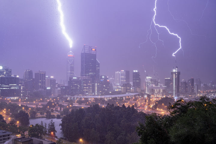 KA128 - Perth storm, Perth city lightning strike